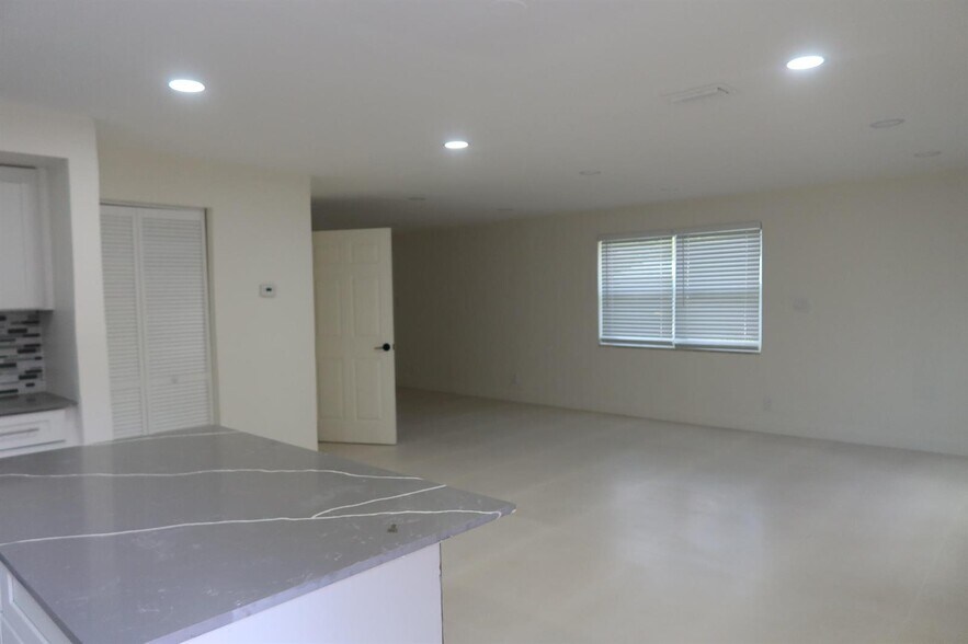 Building Photo - 2630 SW 49th Ct