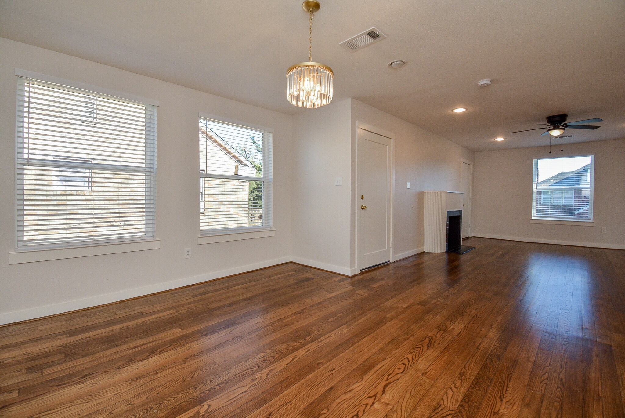 Open concept from kitchen to dining to living area - 2916 Arbor St