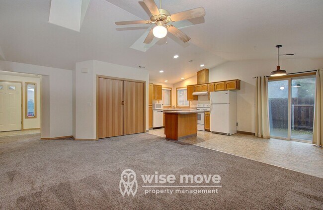 Building Photo - 809 SE 135th Ct