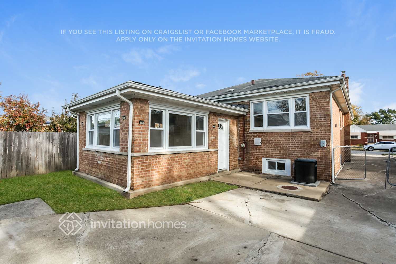 Building Photo - 9542 S Sacramento Ave