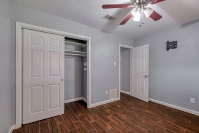 Building Photo - QUAIL CREEK WEST HOME