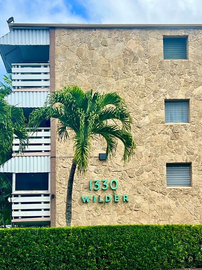 Building Photo - Charming & Breezy 1-Bedroom 1-Bath Hawaiiana Retreat