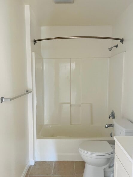 Building Photo - 911 Willow St