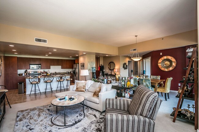 Building Photo - 17 W Vernon Ave