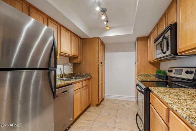 Building Photo - 3825 E Camelback Rd