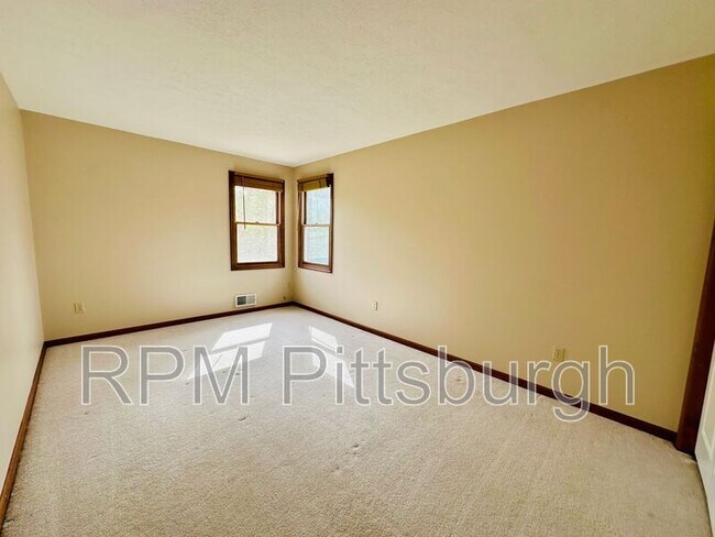 Building Photo - 117 Pauline Dr