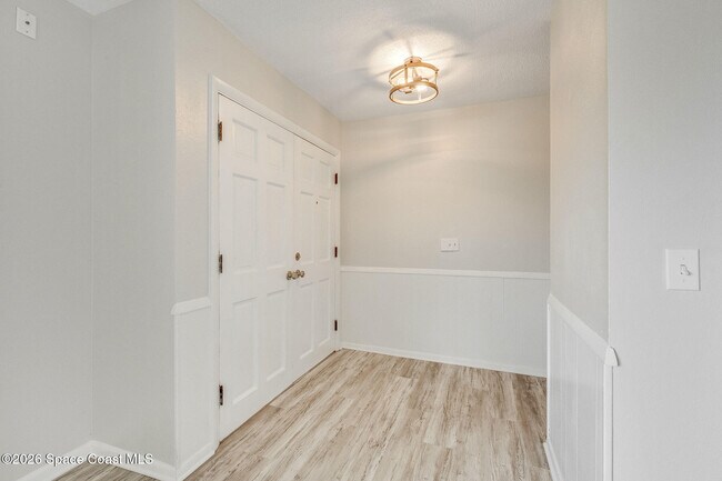 Building Photo - 490 Park Ave