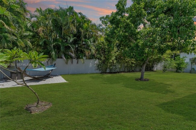 Building Photo - 1945 S Hibiscus Dr