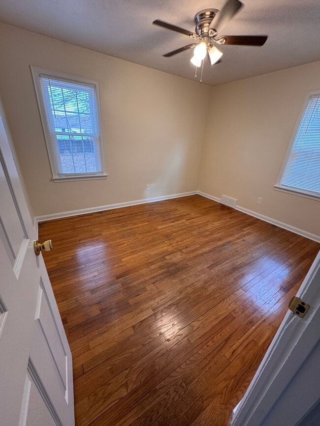 Building Photo - 213 Parkgate Ave