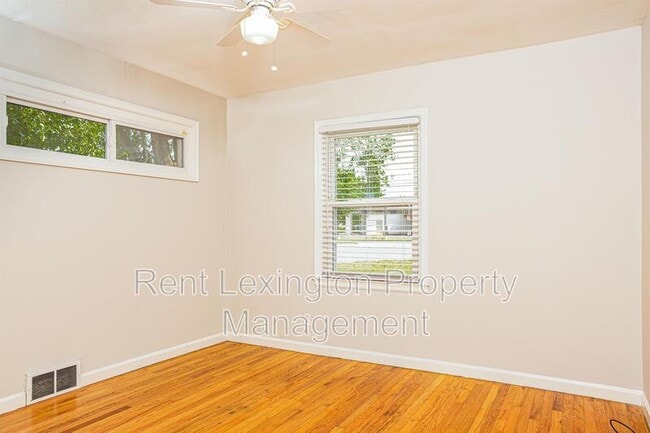 Building Photo - 1771 Harrodsburg Rd