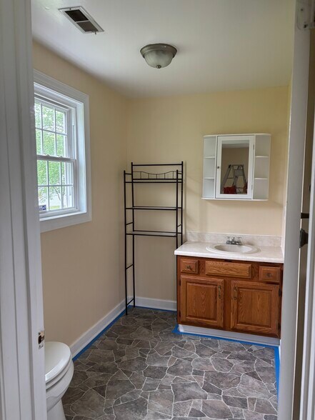 Master Bath - 32 Chestnut Ct