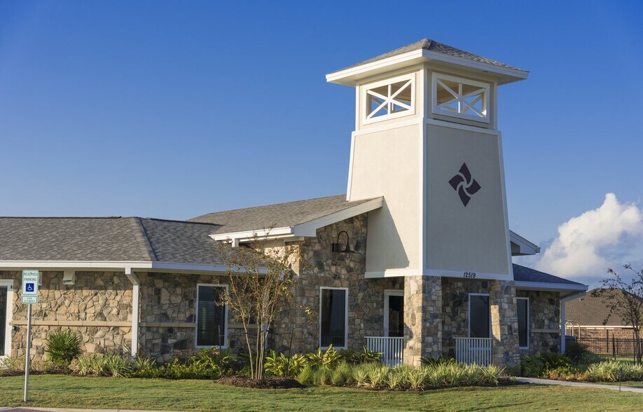 Building Photo - 2607 Bayrose Dr