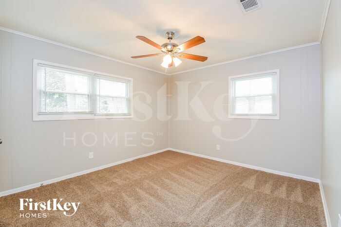 Building Photo - 4597 Douglas Dr