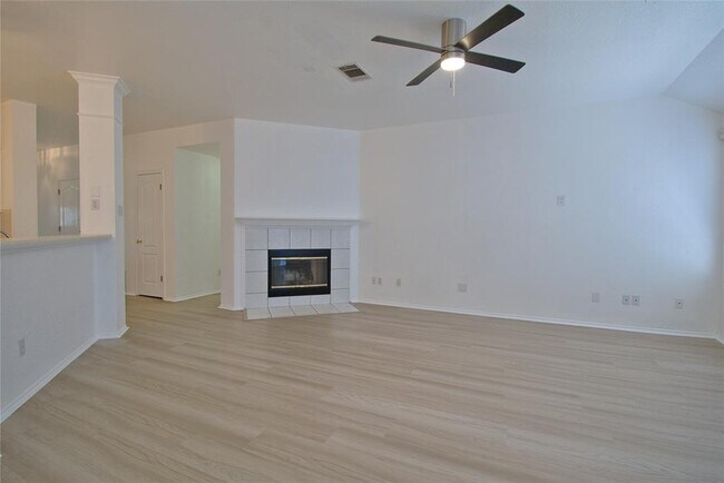 Building Photo - 1401 Haley Gray Dr