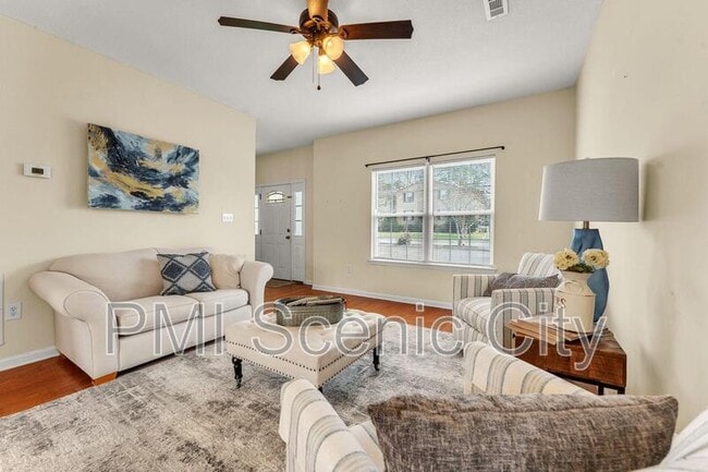 Building Photo - 3721 Keri Ln NE