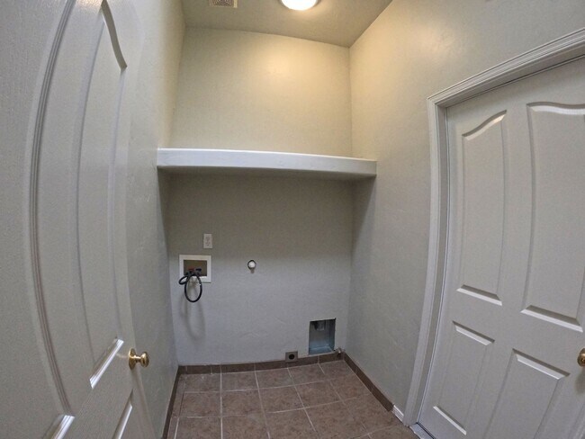 Building Photo - 2210 Dakota Dr