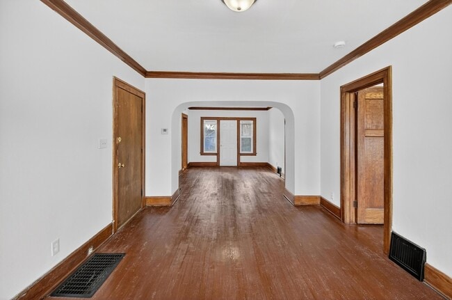 Building Photo - 1927 Harriet St