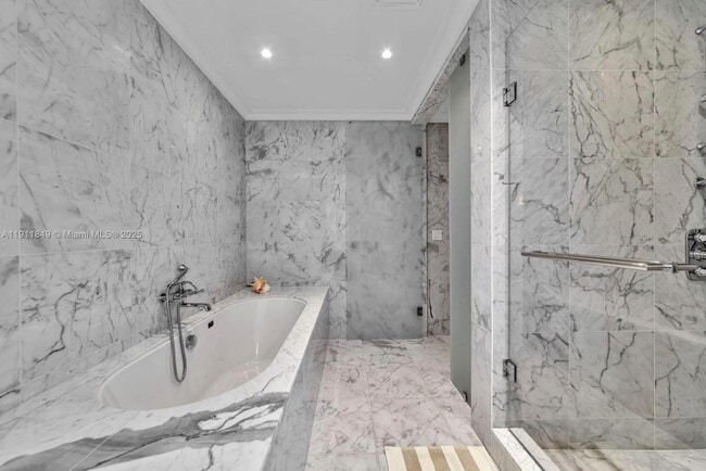 Building Photo - 15701 Collins Ave