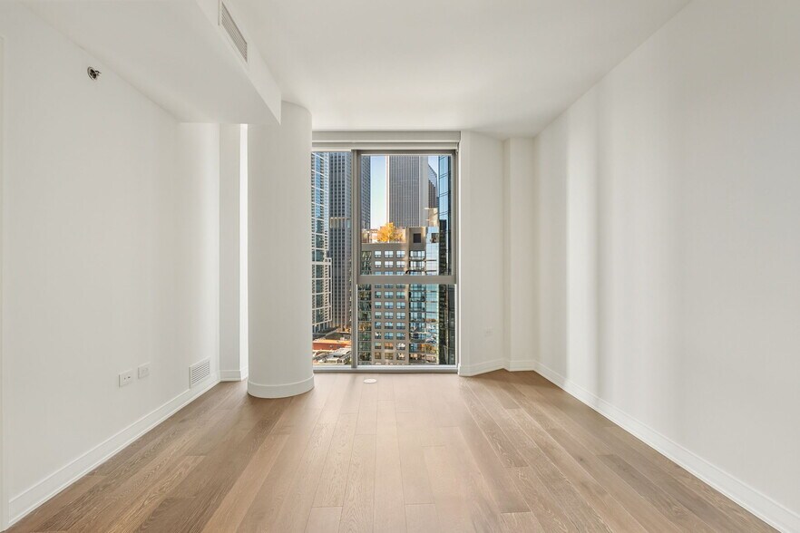 Building Photo - 211 N Harbor Dr