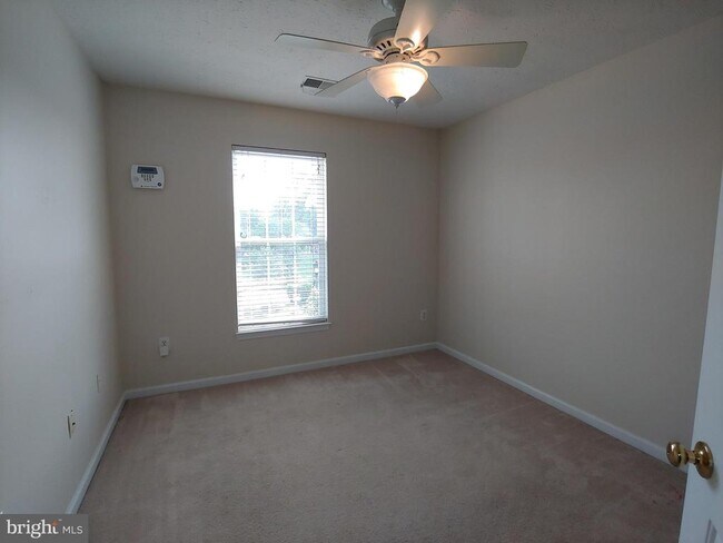 Building Photo - 912 Glaze Ct