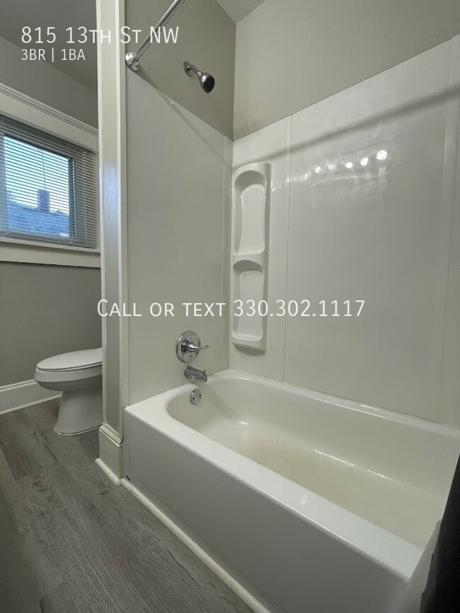 Building Photo - Large two bedroom one bathroom duplex for ...