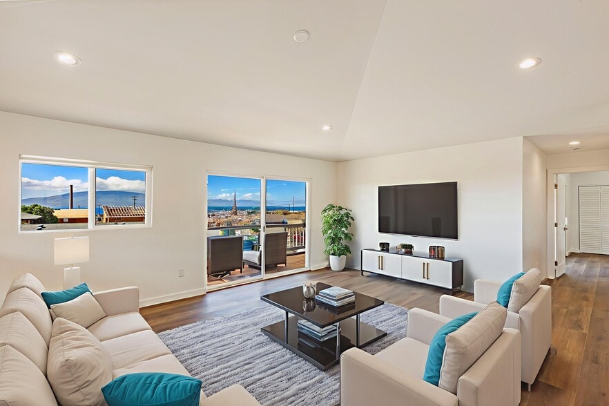 Upstairs Living area - 536 Lahainaluna Rd