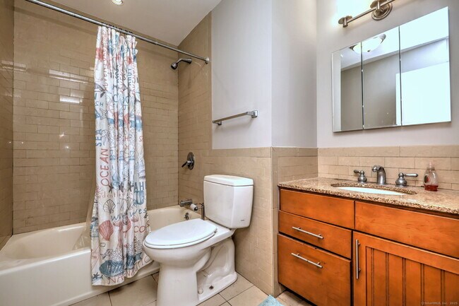 Building Photo - 65 W Walk