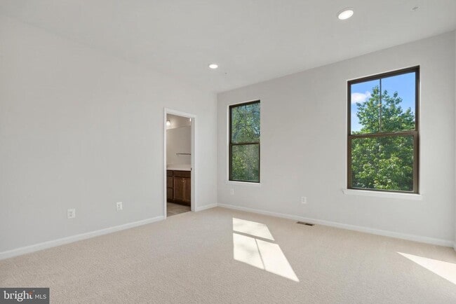 Building Photo - 12711 Cricket Song Wy