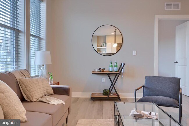 Building Photo - 9-213-UNI9 Jackson Dr