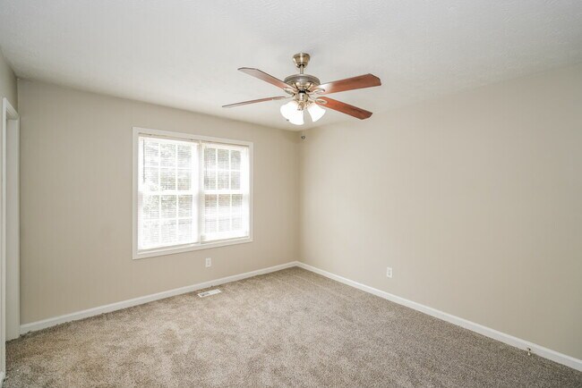 Building Photo - 3221 Jessica Dr