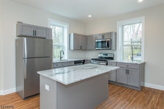 Building Photo - 124 Main St