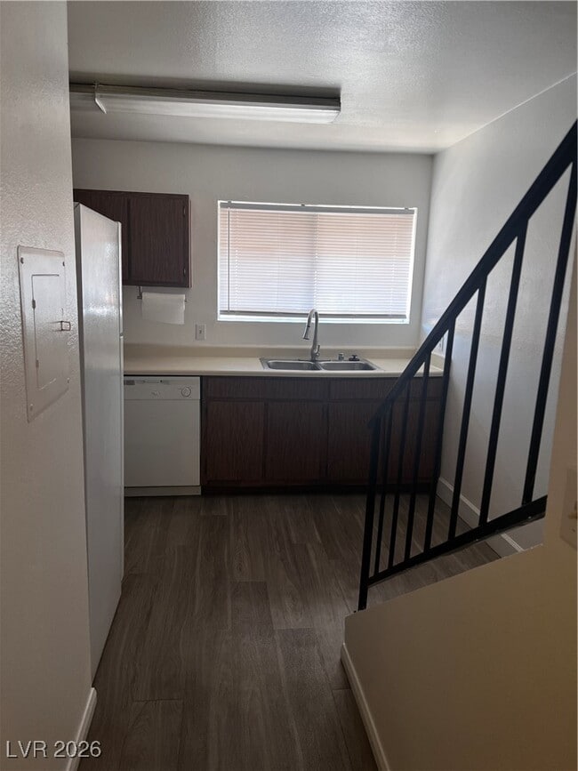 Building Photo - 1303 Darlene Way