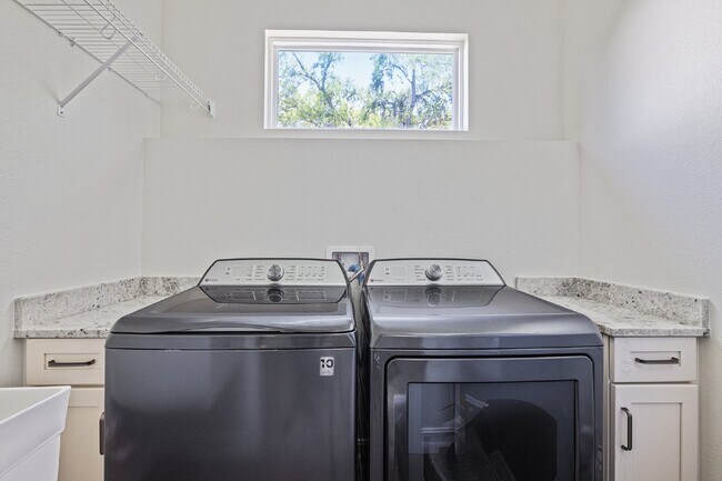 Building Photo - MODERN 4-BEDROOM TAMPA HOME | BUILT 2023 | FENCED YARD | PET FRIENDLY