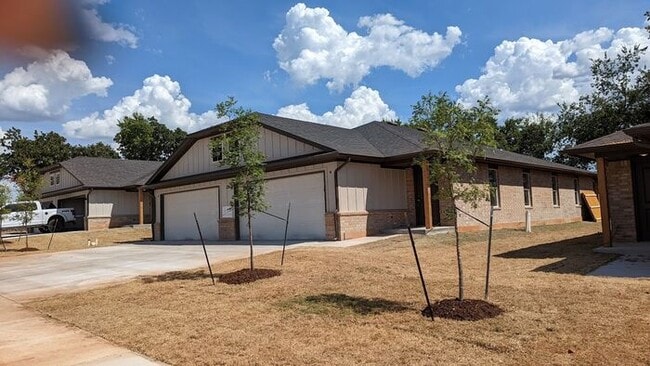 Primary Photo - 3 Bed 2 Bath 2 Car Duplex Freedom Villas in Midwest City, OK