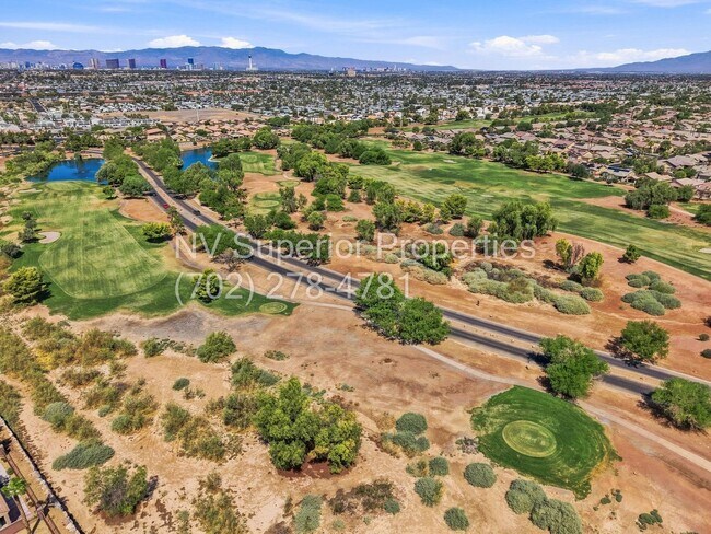 Building Photo - SE!! Stallion Mountain!! Gated!!! Single Story Home!! No Carpets!!! Covered patio!! Water Conditi...