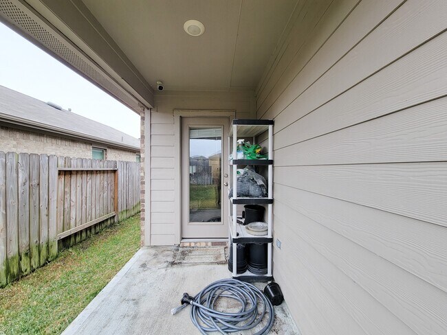 Building Photo - 14741 Hazel Br Dr