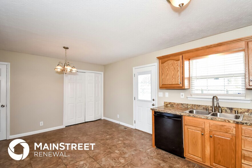 Building Photo - 173 Fern Way