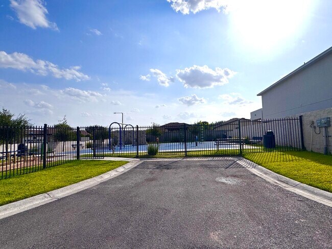 Building Photo - 9915 Borna Dr
