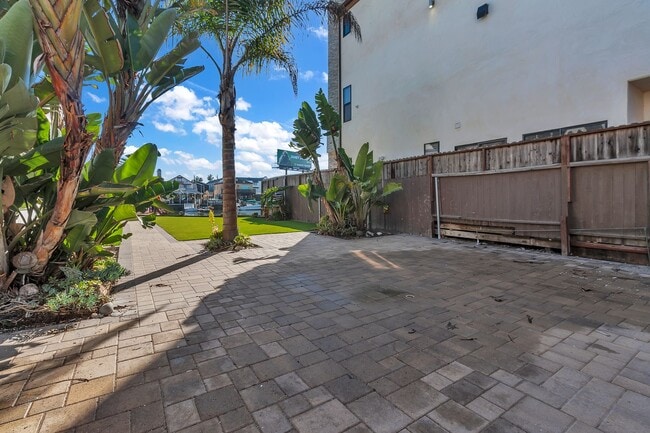 Building Photo - 16865 Bayview Dr