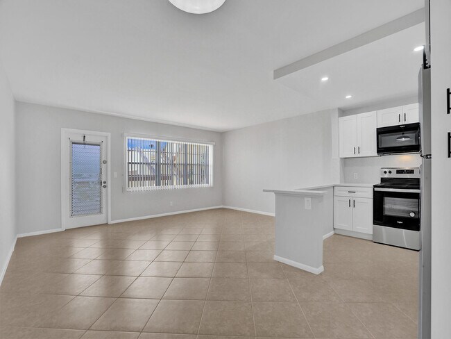 Building Photo - 17 Mansfield F