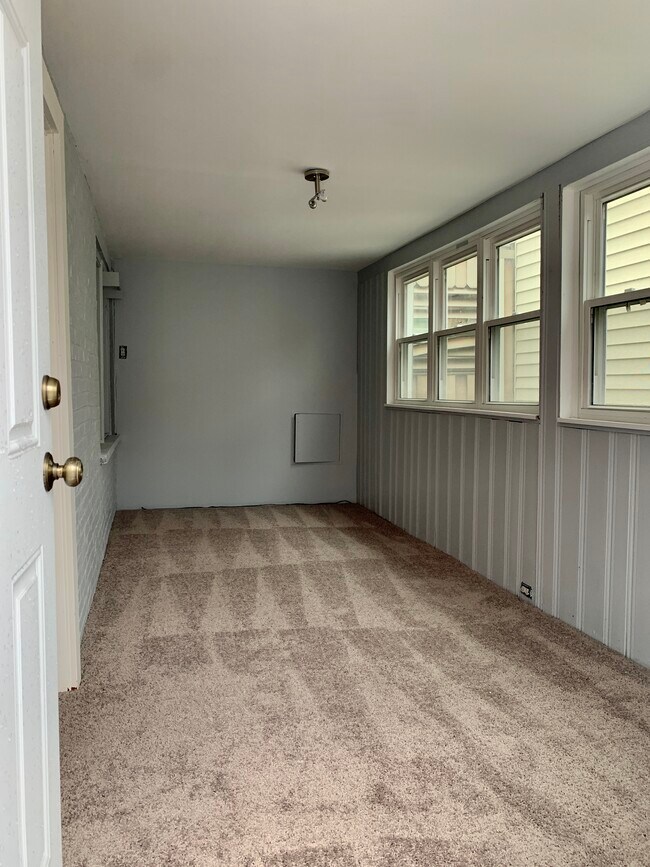 Building Photo - 1318 Sarah St