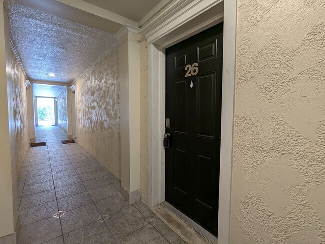 Building Photo - First Floor 1 Bedroom, 1 Bathroom Condo in...