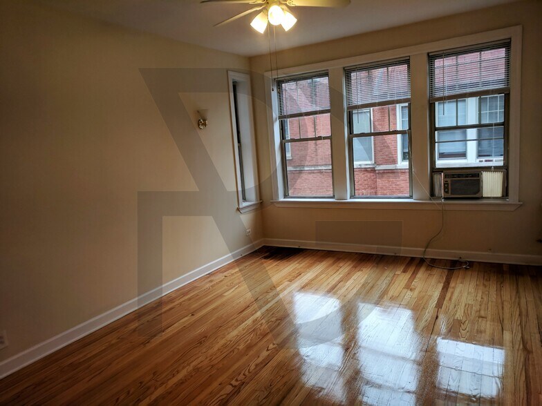 Building Photo - 540 W Aldine Ave