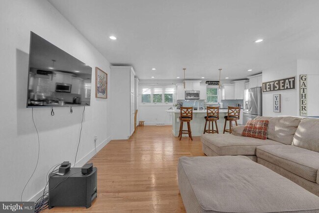 Building Photo - 91 2nd St