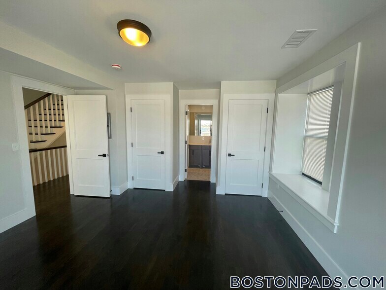 Building Photo - 54 Taylor St