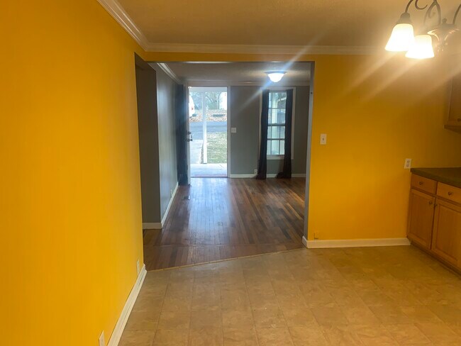 Building Photo - 635 Ledford Rd NE