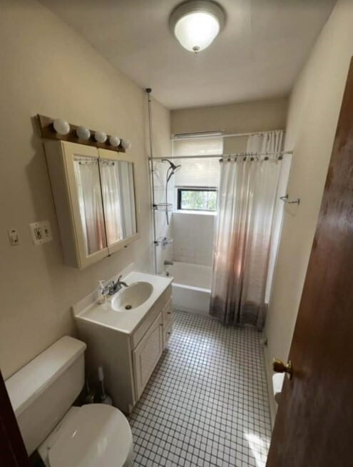 Building Photo - 160 Strathmore Rd