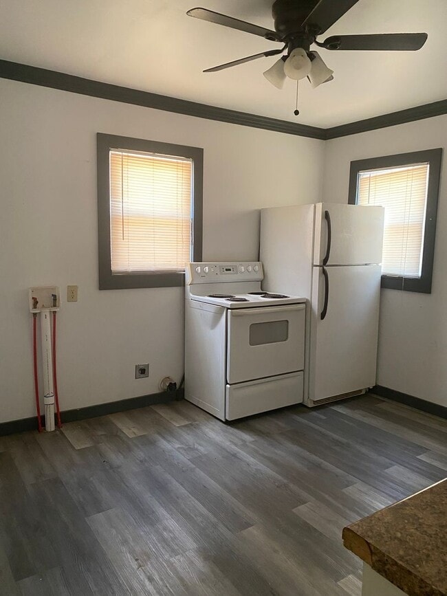 Building Photo - 2 bedroom 1 bath home in Sweetwater near S...
