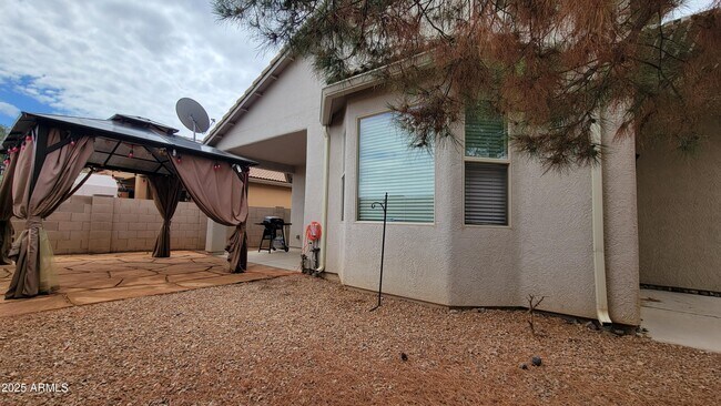 Building Photo - 333 Bainbridge Dr