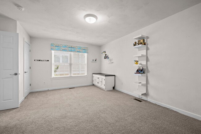 Building Photo - 208 56th St